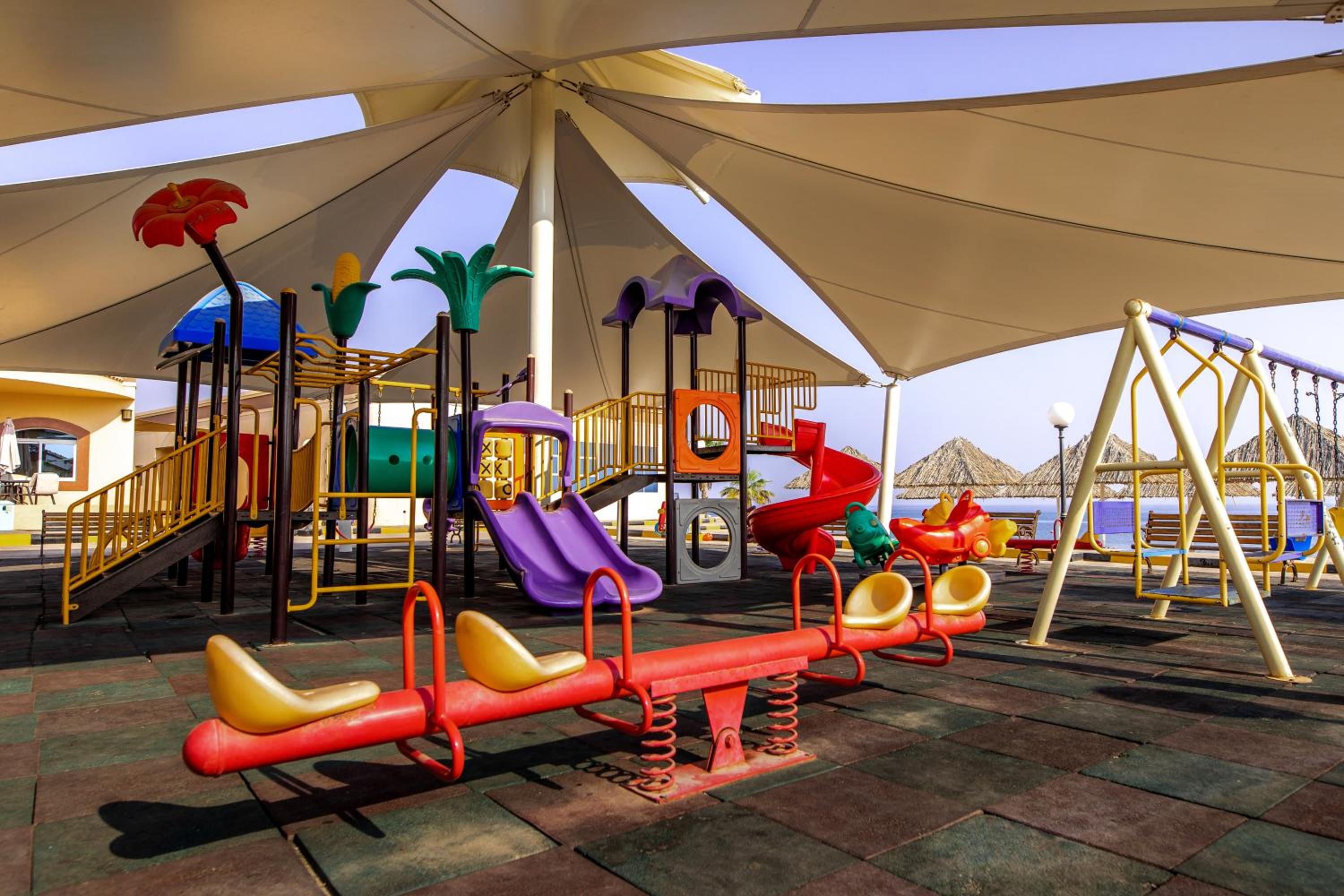Royal Beach Hotel & Resort 44/50
