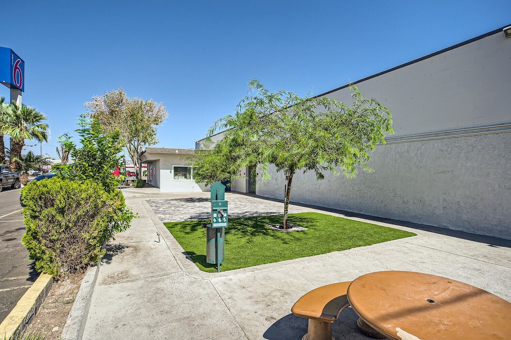 Motel6 Las Vegas, NV - Downtown Fremont St 28/31
