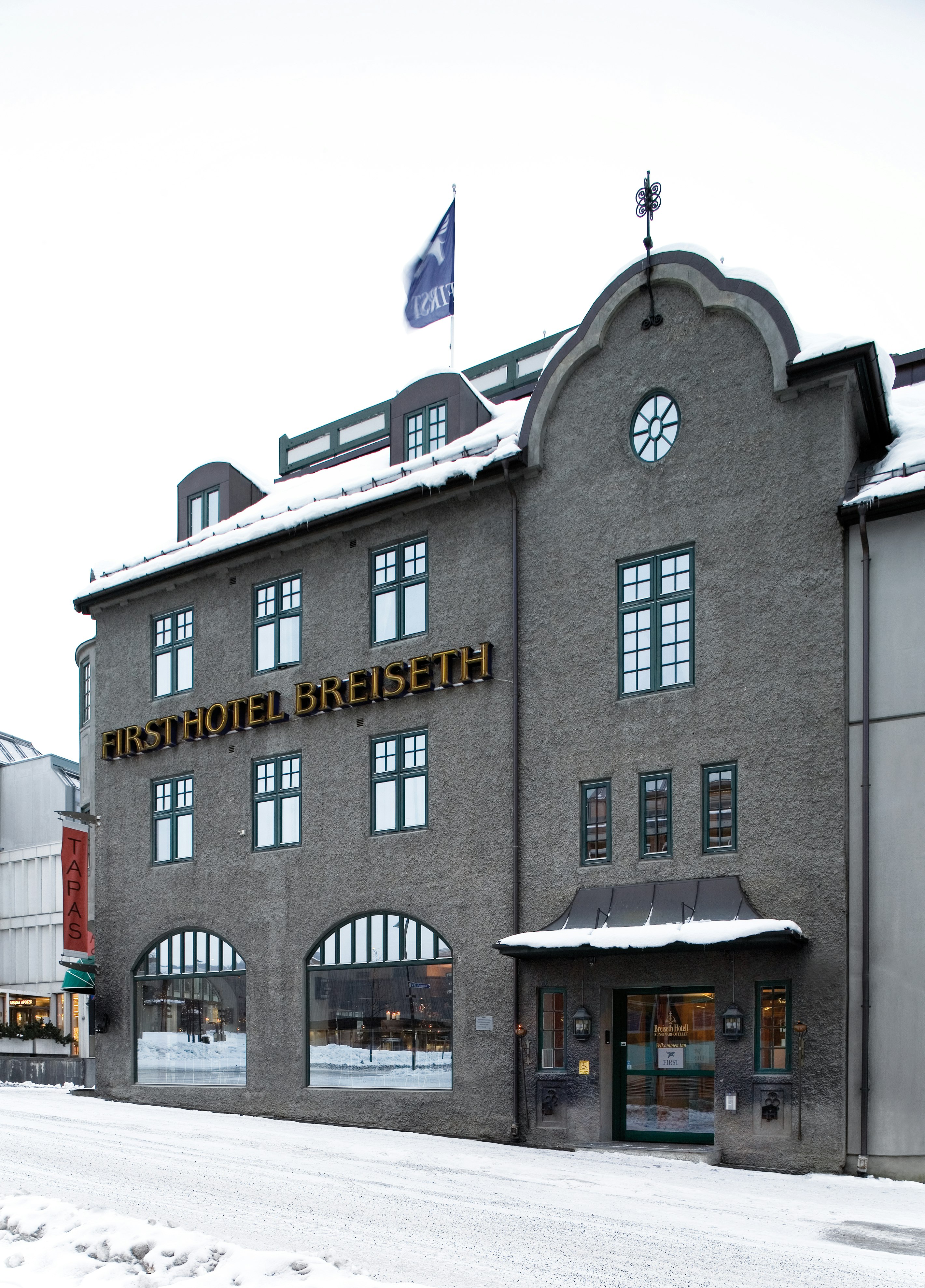 First Hotel Breiseth 2/84