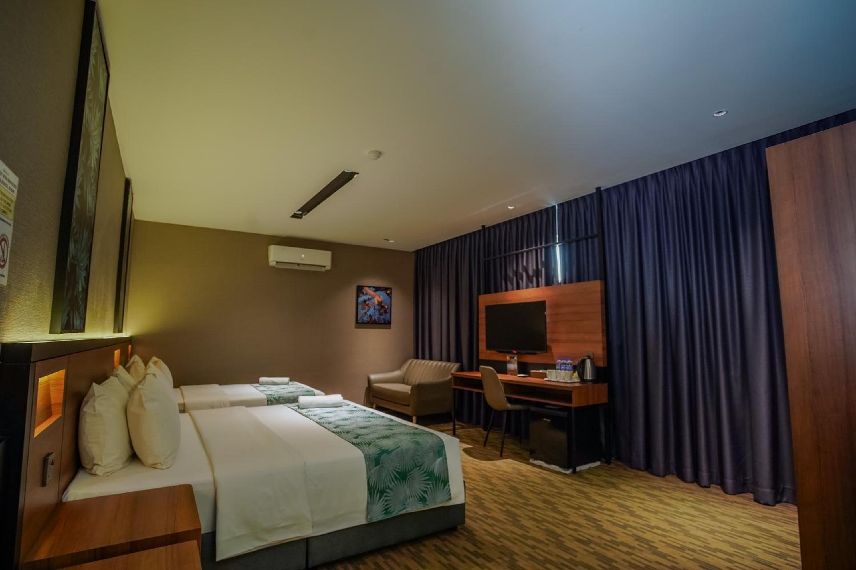 NB HOTEL 13/25