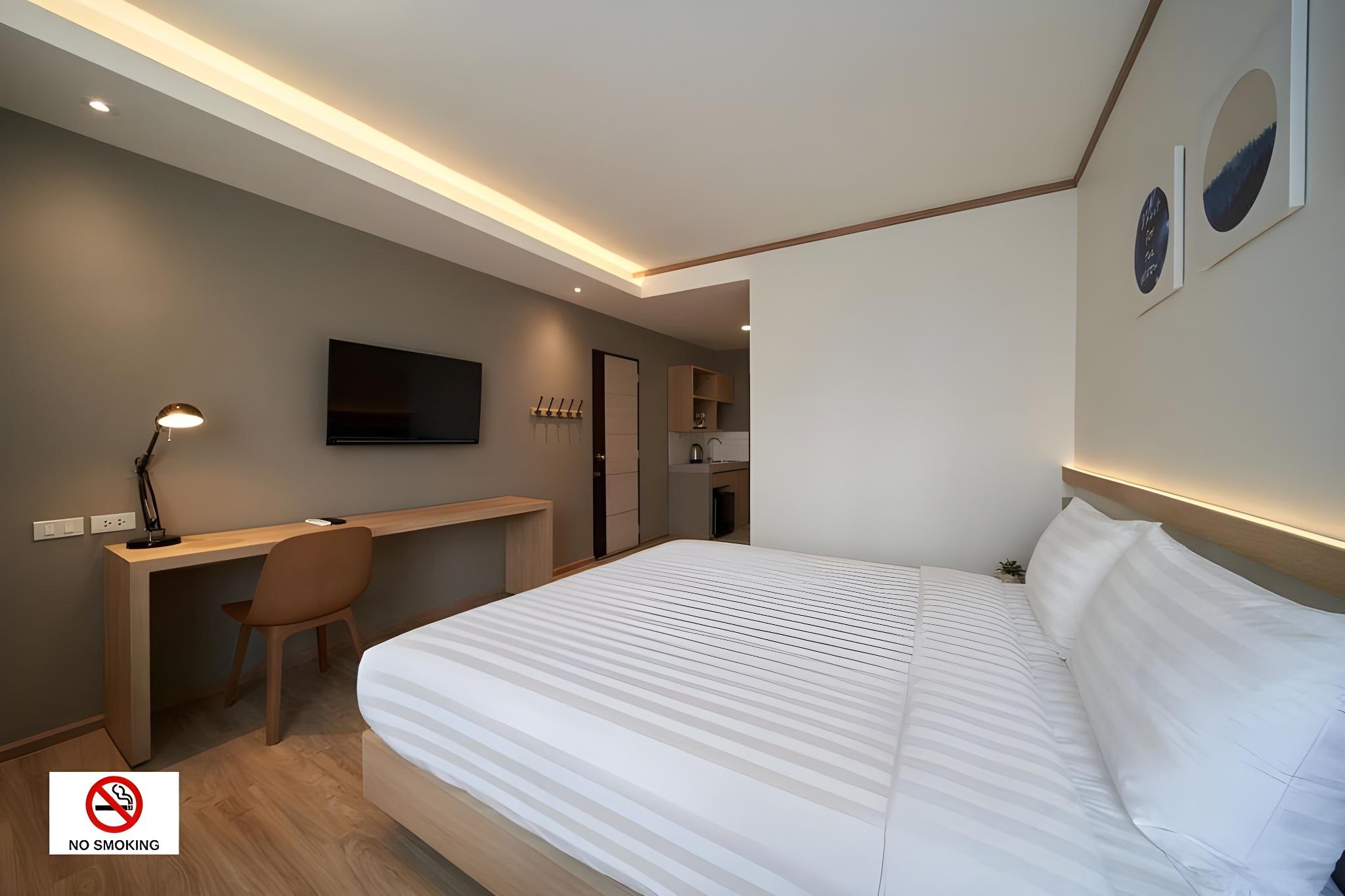 Standard, Double Bed, Bathtub, Tower Two