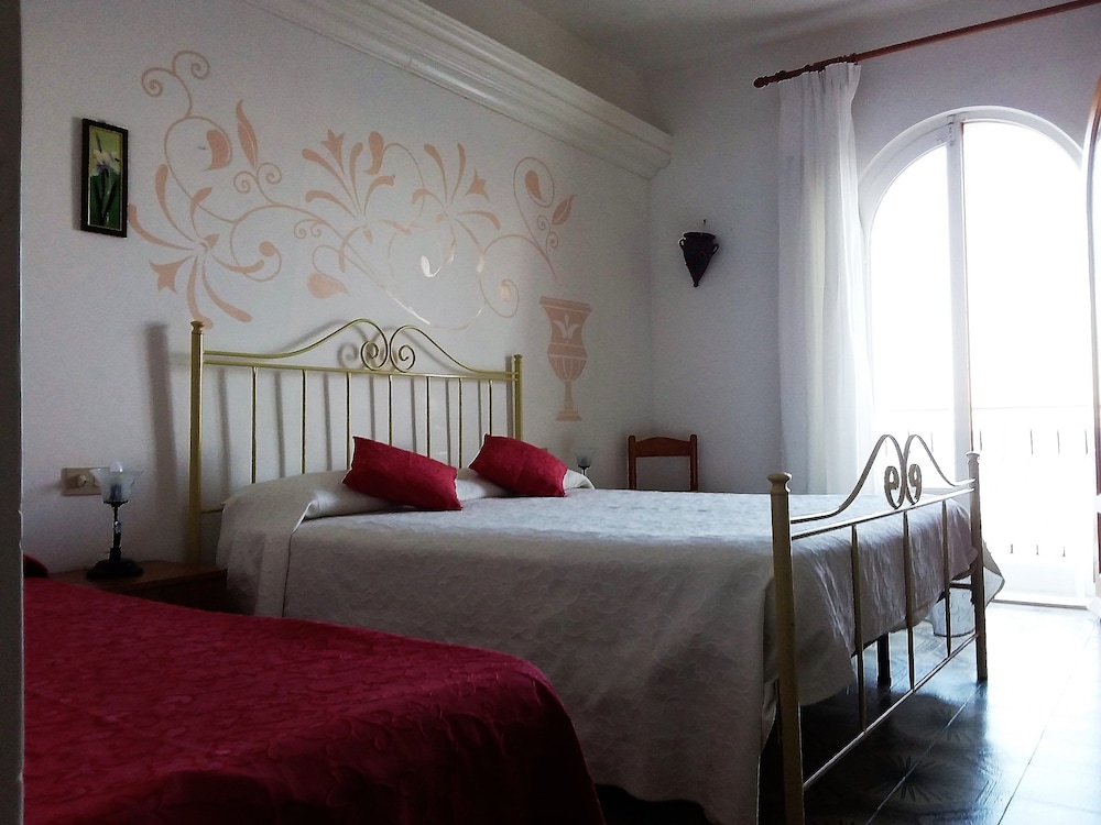 TRADITIONAL, QUEEN BED, SEA VIEW, BALCONY
