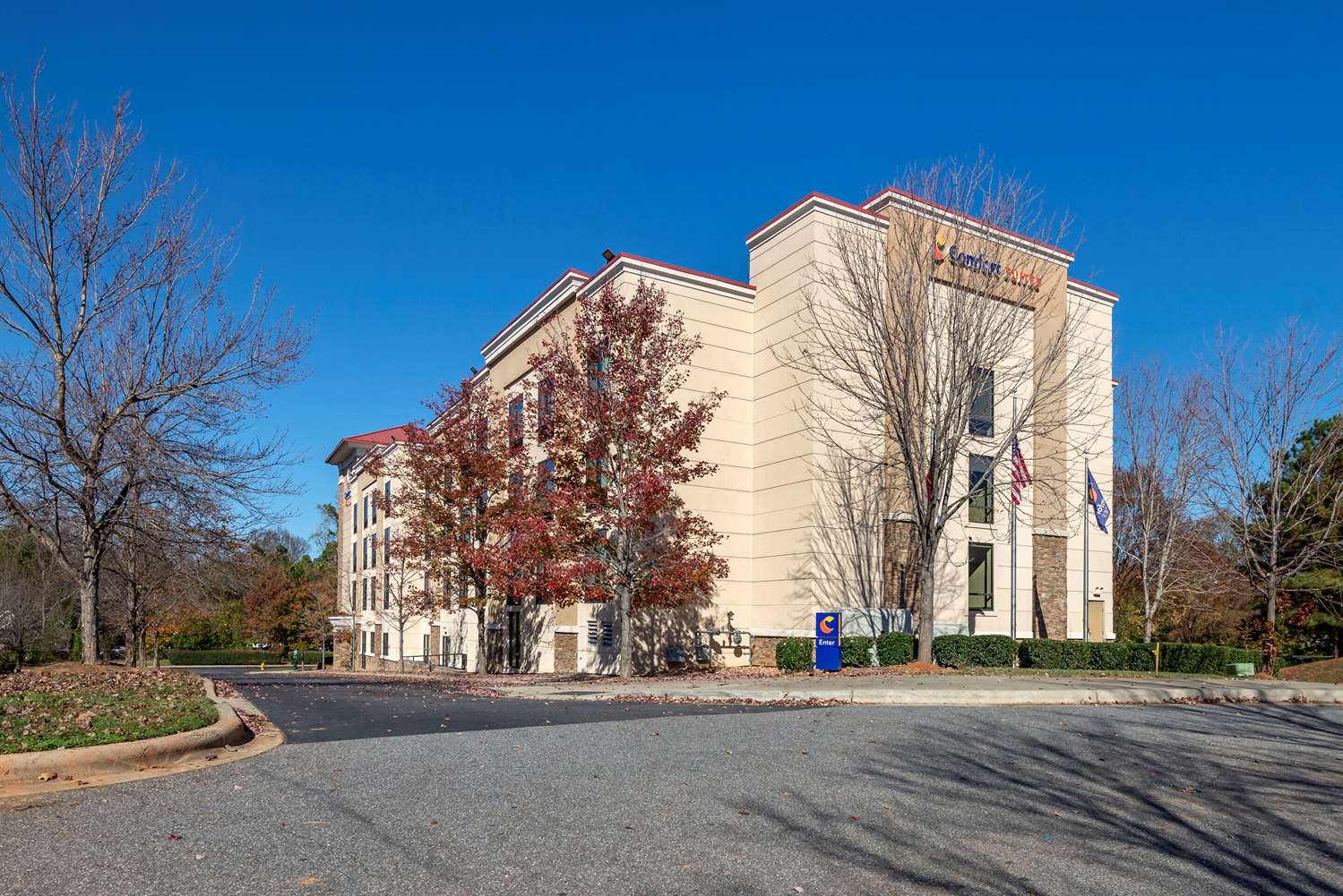 Comfort Suites Huntersville near Lake Norman 20/21
