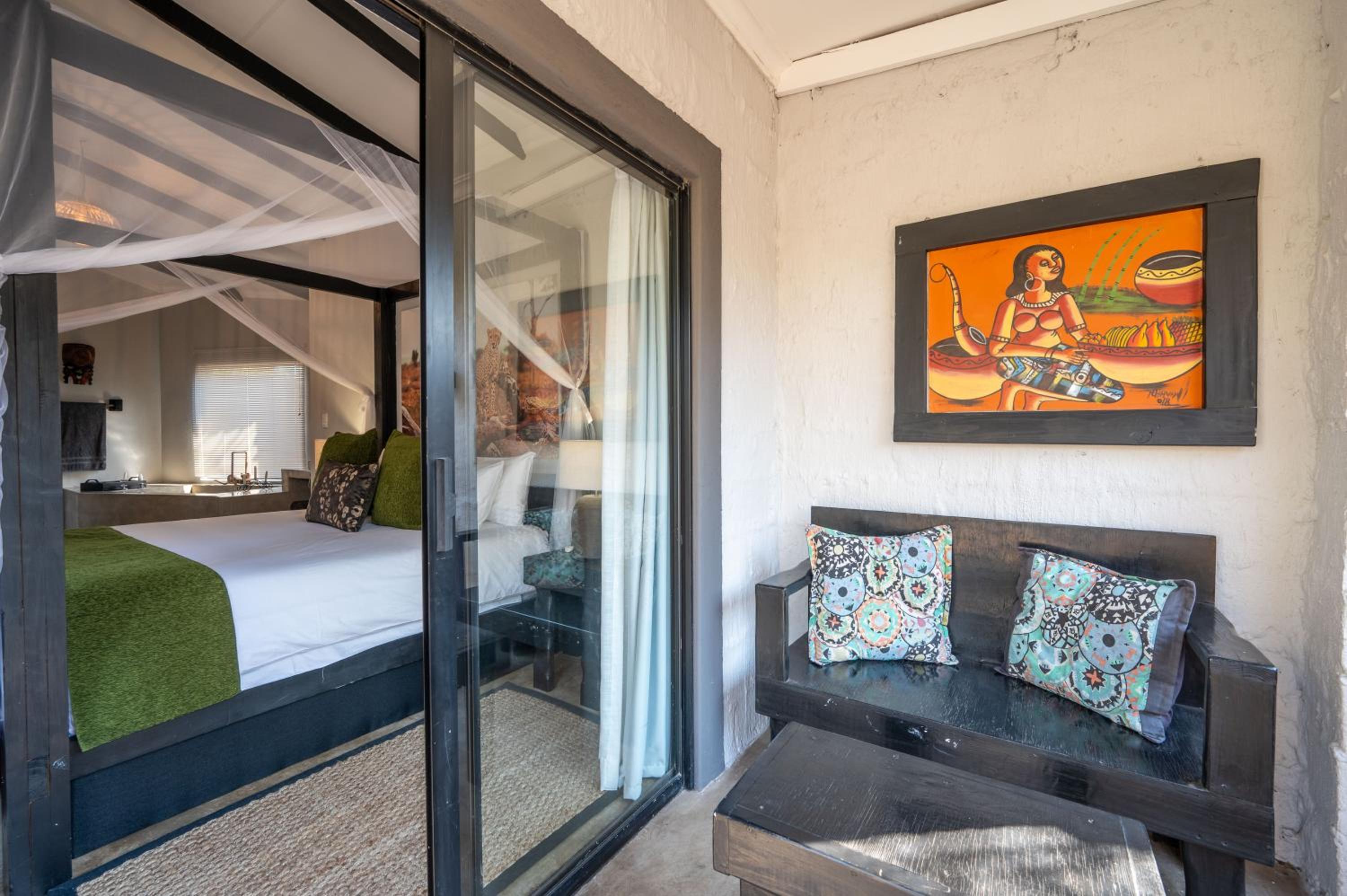 Foxy Crocodile Bush Retreat & Kruger Safaris 8/43