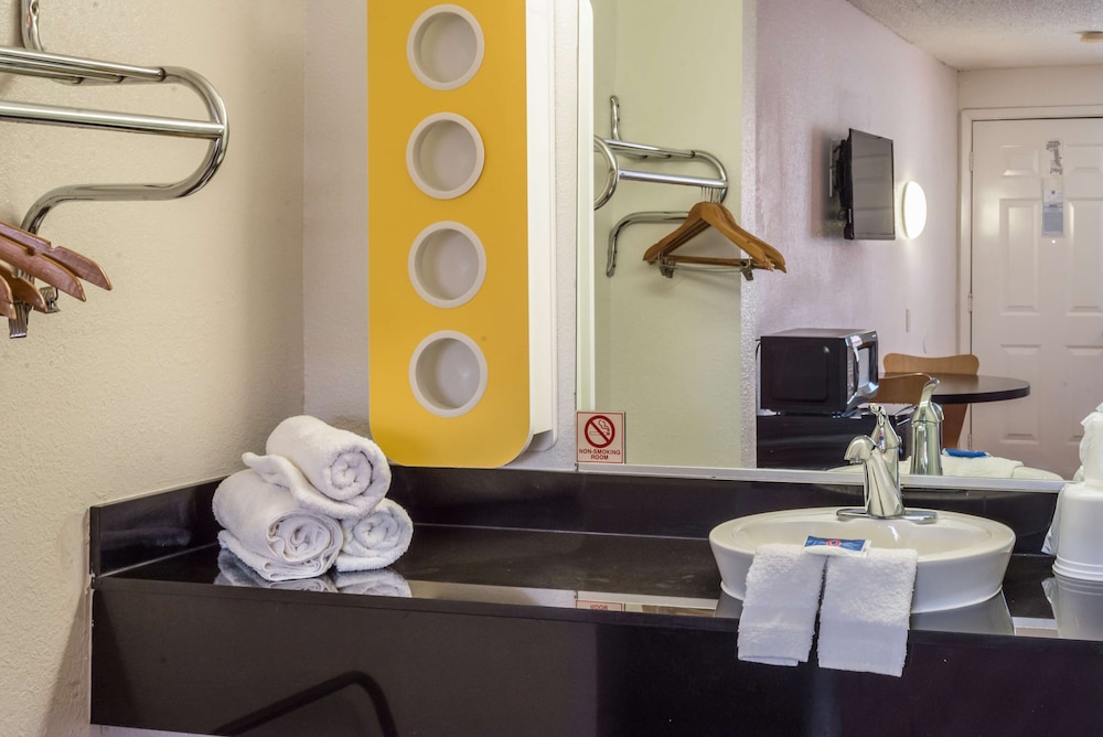 Motel6 Mesquite, TX - Rodeo - Convention Ctr 25/39