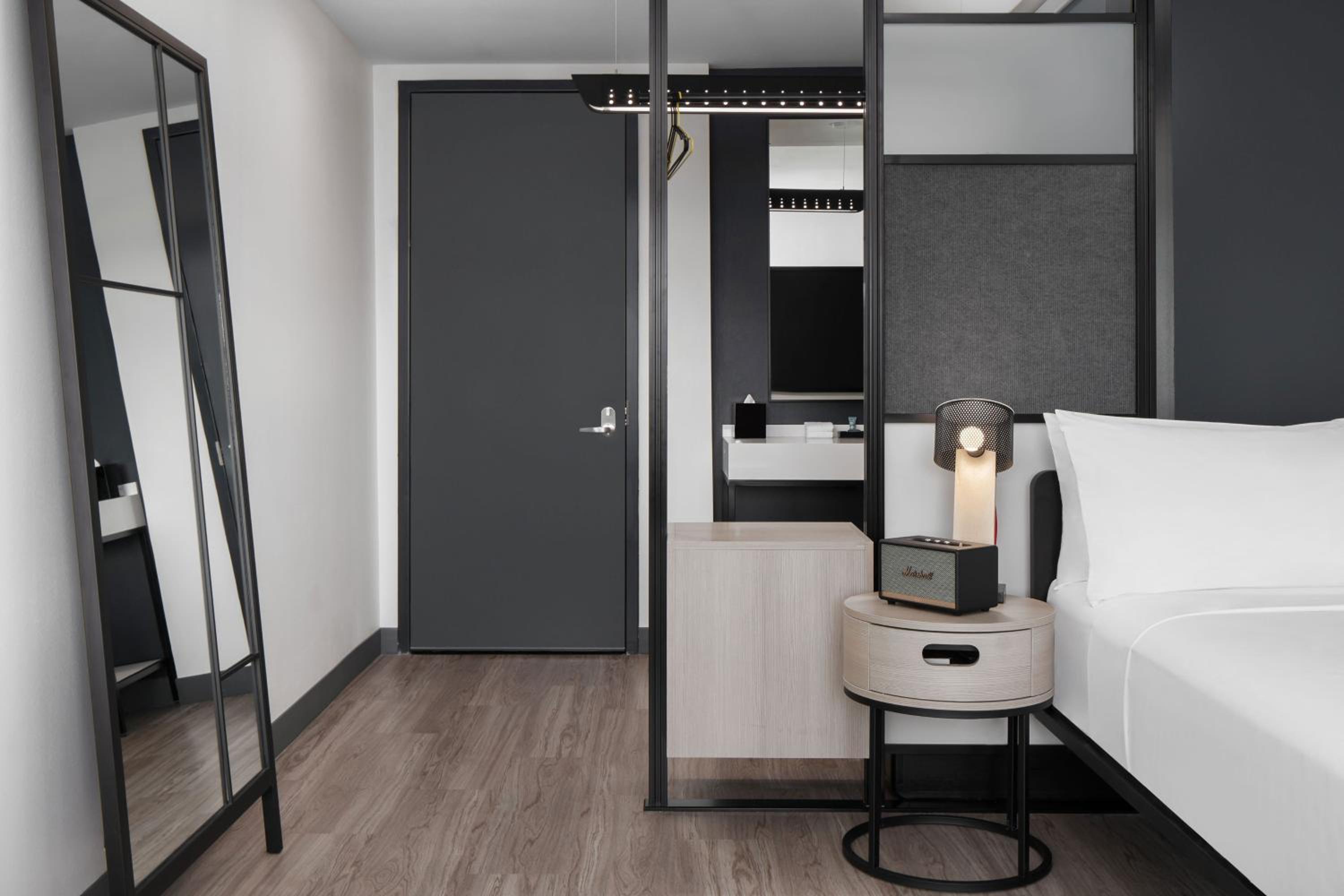Aloft, Suite, King Bed, Sofa