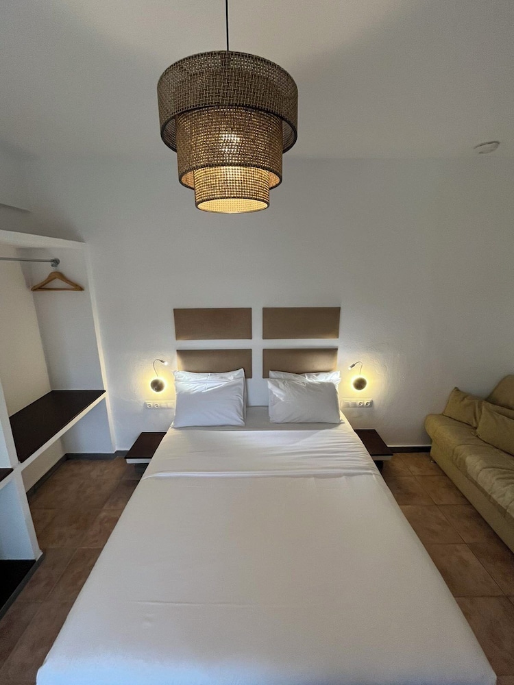 2 Bedrooms, Suite, Double Bed, Garden or Sea View، Skopelos Holidays Hotel 2/5