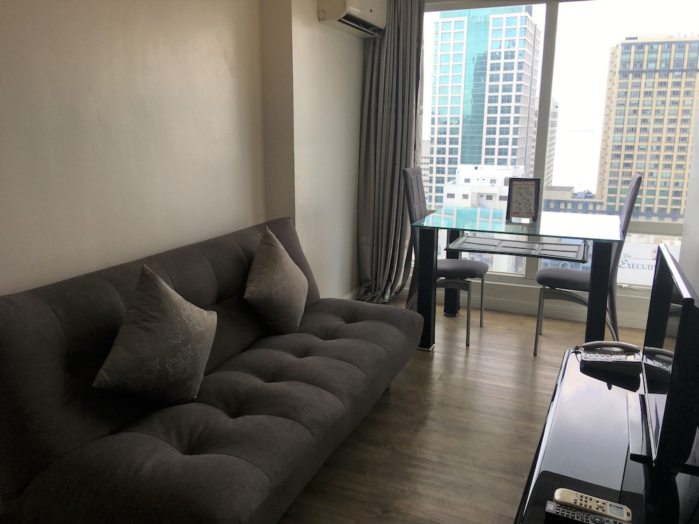 Regency Grand Suites 44/66