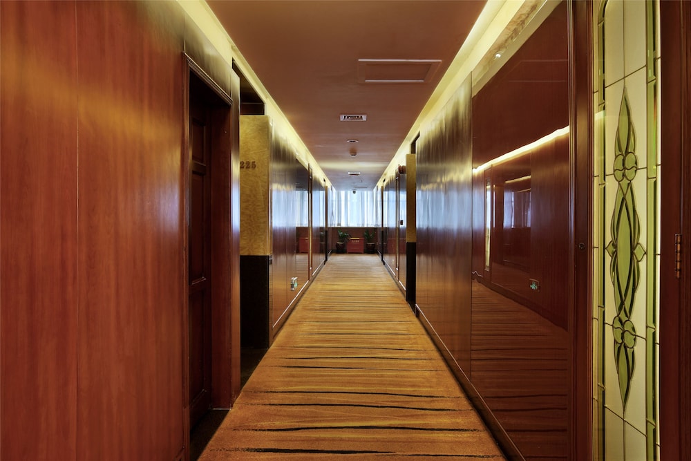 Hongfeng Hotel 30/50