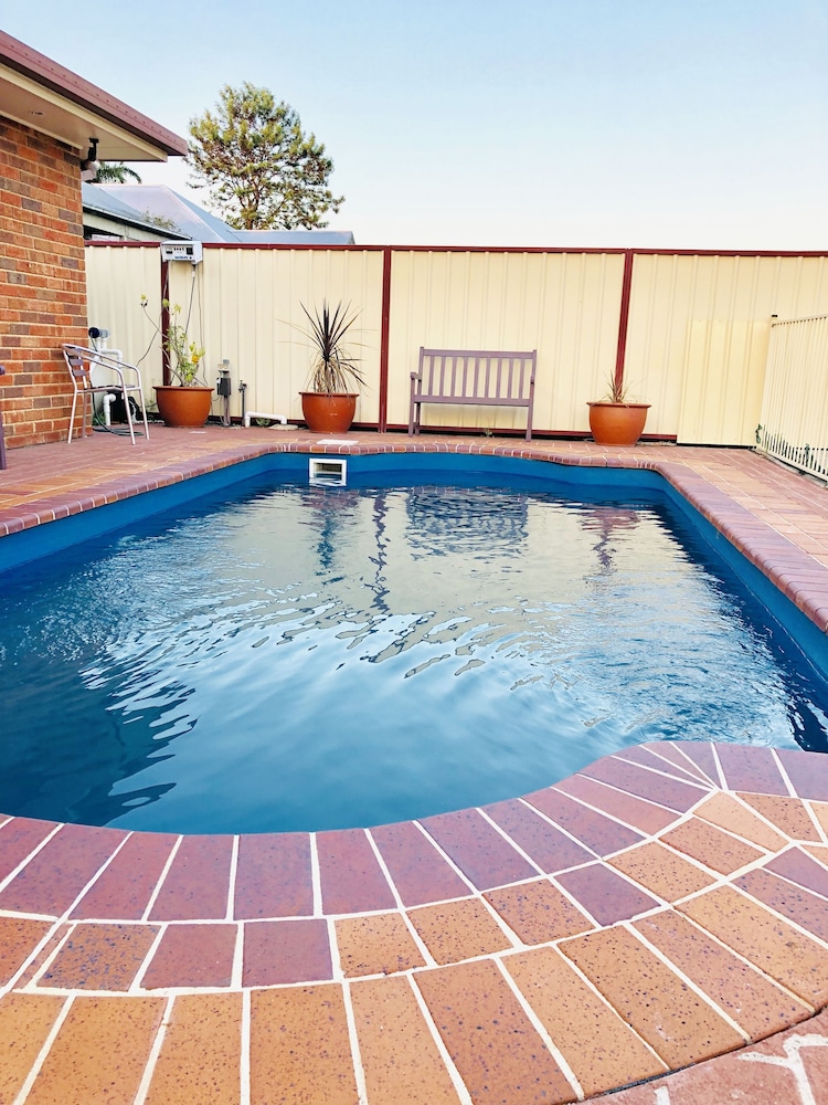 Aussie Rest Motel 46/72