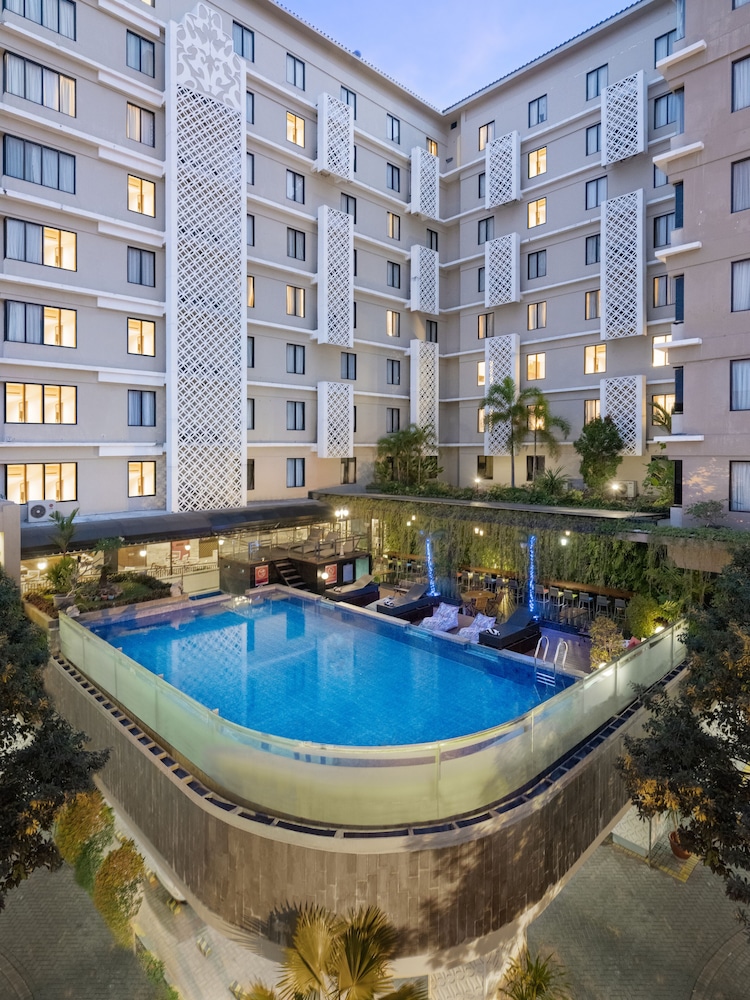The Alana Hotel & Conference Center Malioboro Yogyakarta By Aston 32/33