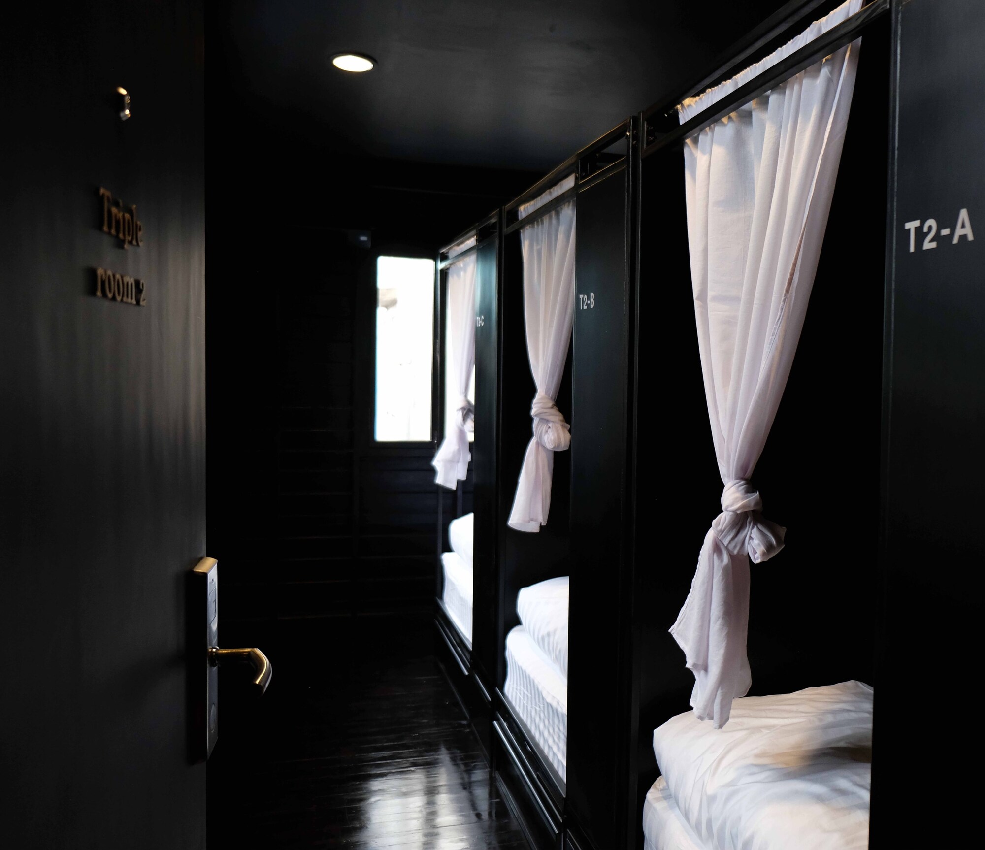 ROOM, TRIPLE, SHARED BATHROOM