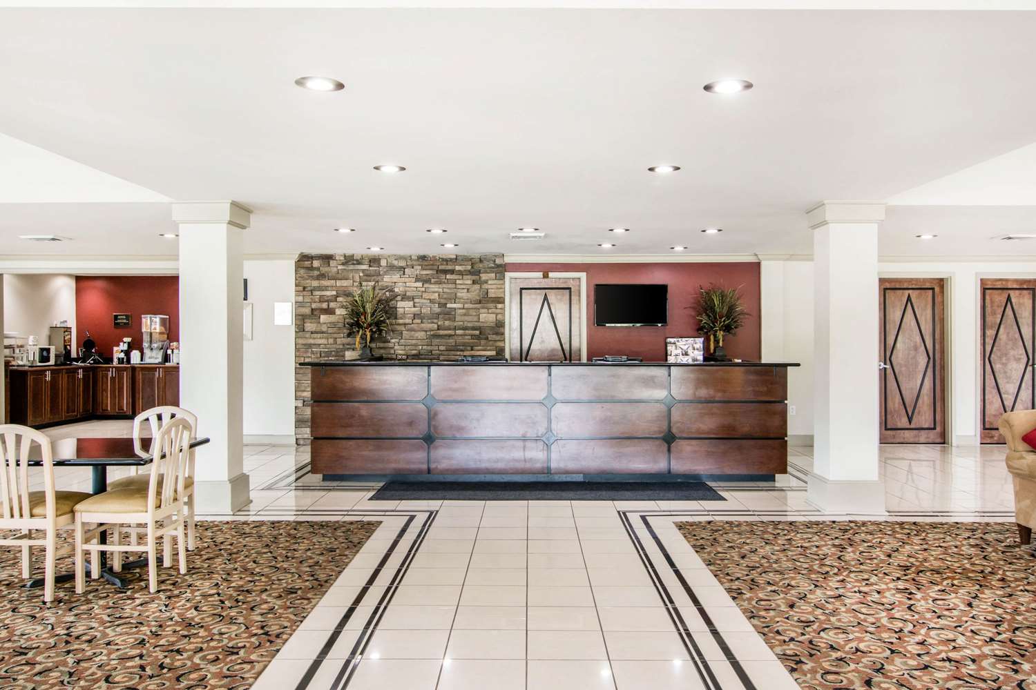 Rodeway Inn La Grange East 2/10