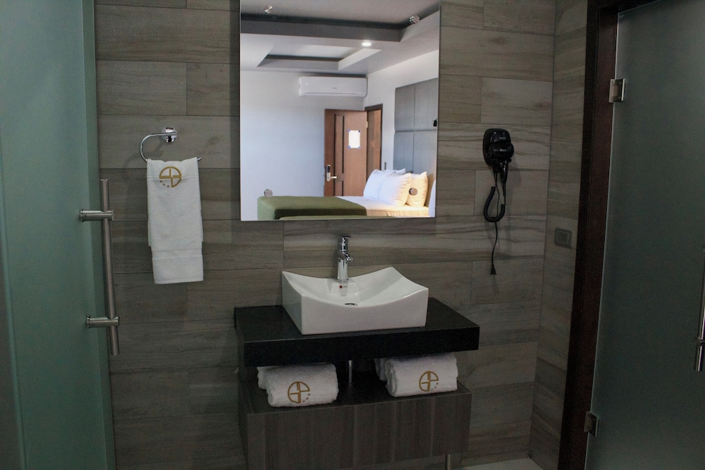 Hotel Grand One Plaza 40/42