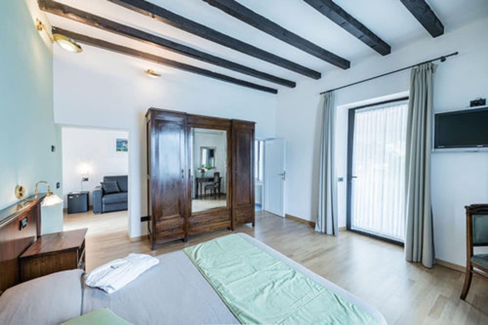 HOTEL VILLA BELVEDERE 35/68