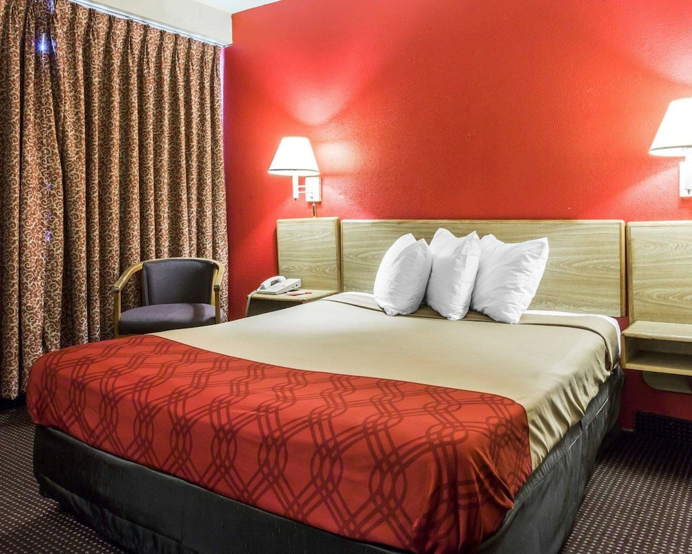 Econo Lodge Atlanta College Park 20/39