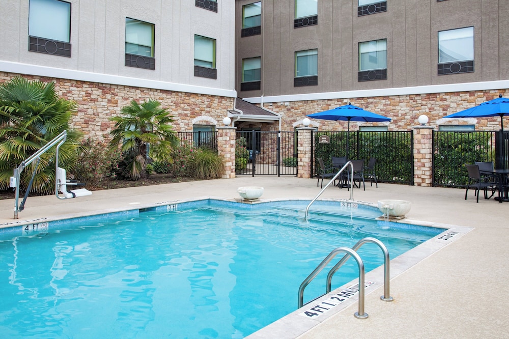 Holiday Inn Express Hotel Suites Texarkana 52/75
