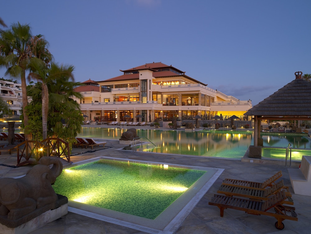 Regency Country Club Hotel in CHAYOFA