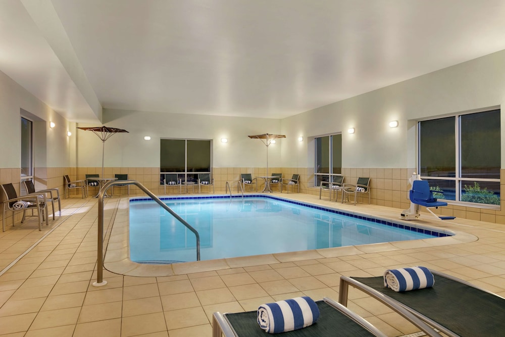 Hampton Inn & Suites Parkersburg Downtown 24/45