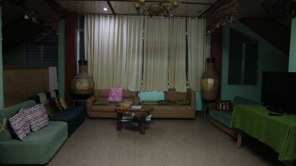 Lolo Oyong Pension House 25/39
