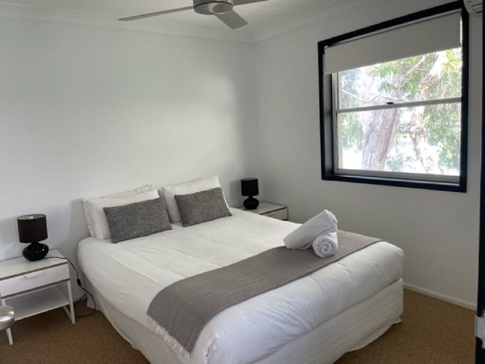3 BEDROOMS, WATER FRONT