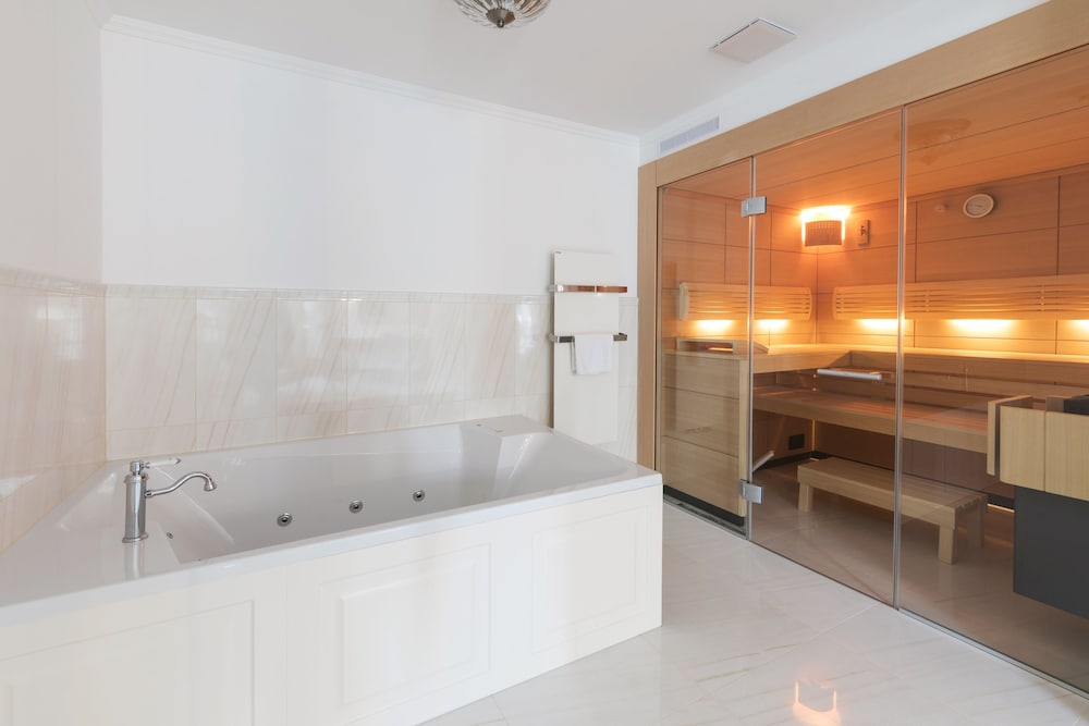 Palace Art Hotel Pezinok 50/50
