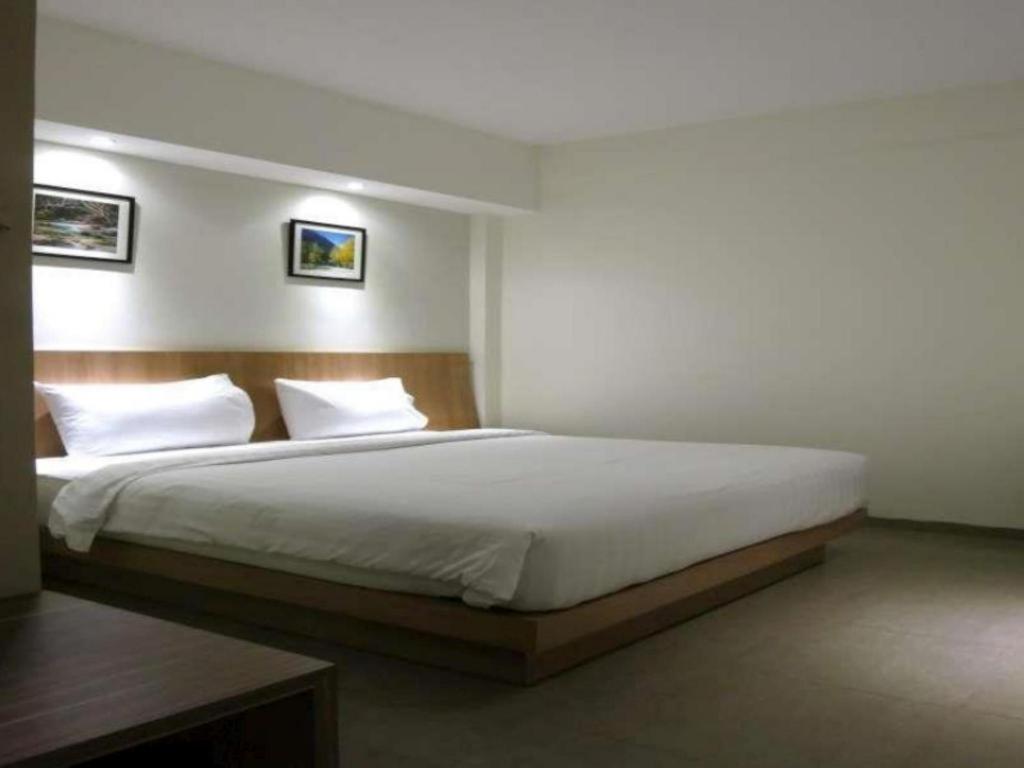 Hart Hotel 12/39