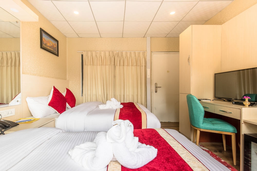 Hotel Sarathi 7/50