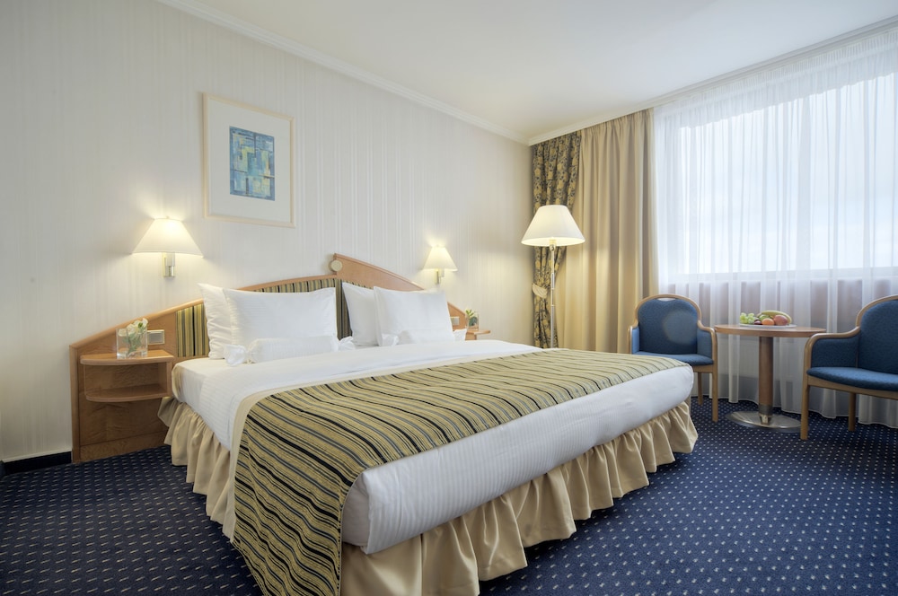 Panorama Prague Hotel 12/70