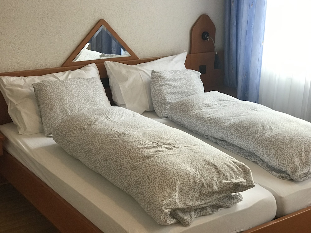 Park Hotel Bellevue Lenk 23/48