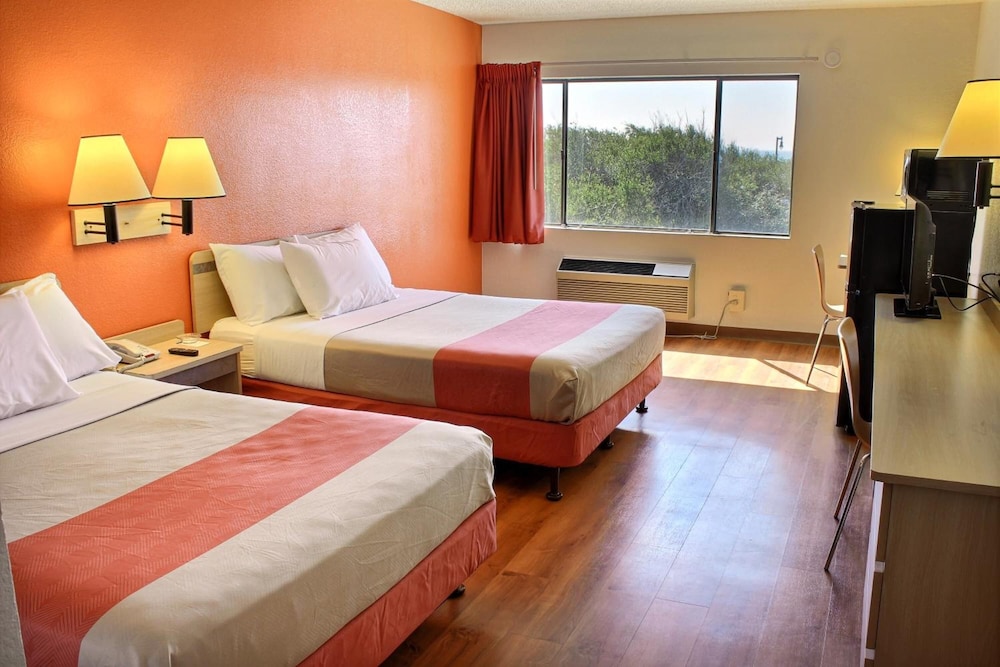 Motel6 San Simeon, CA - Hearst Castle Area 24/63
