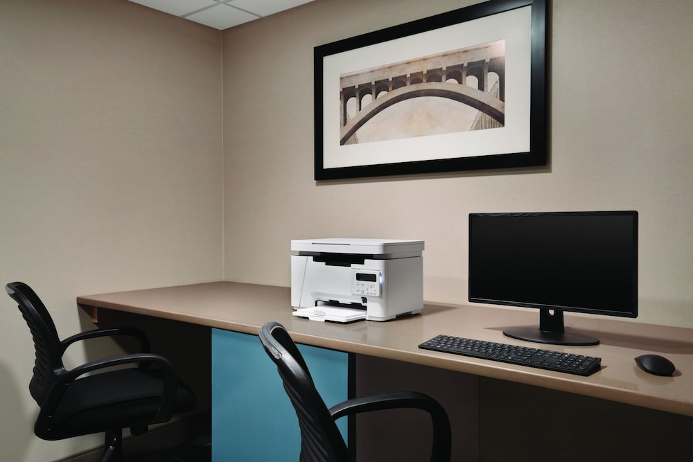 Comfort Inn & Suites Liverpool - Syracuse North 32/41