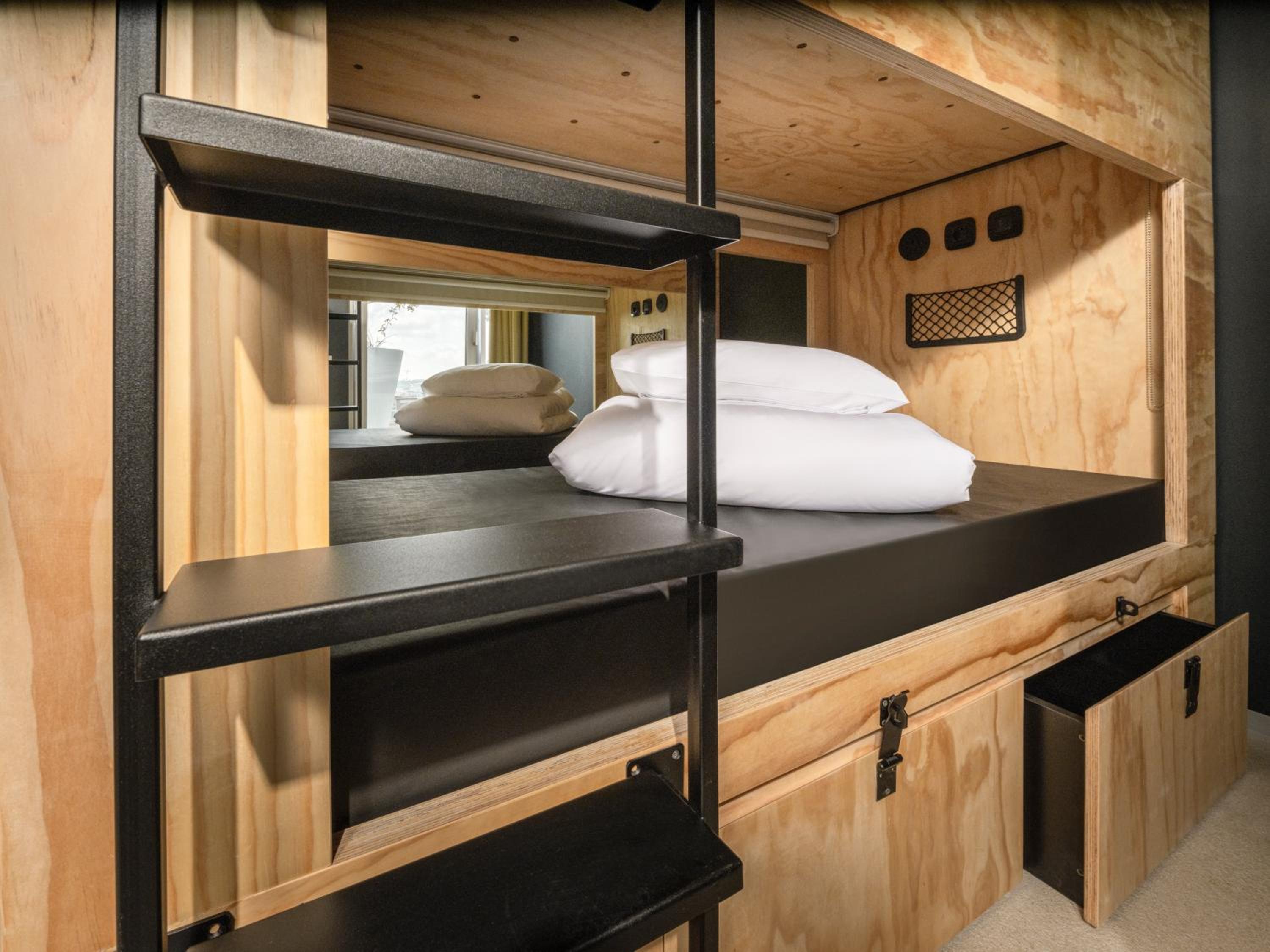 Mixed Dorm, 6 People