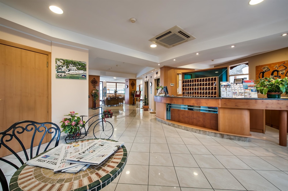 Ara Solis Hotel 11/78