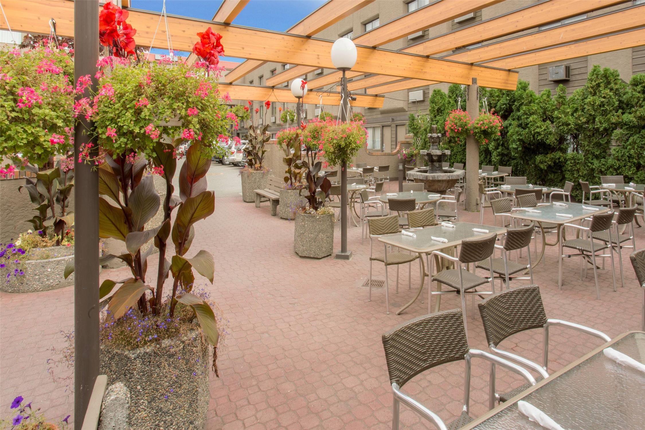 Ramada by Wyndham Kelowna Hotel & Conference Center 18/19