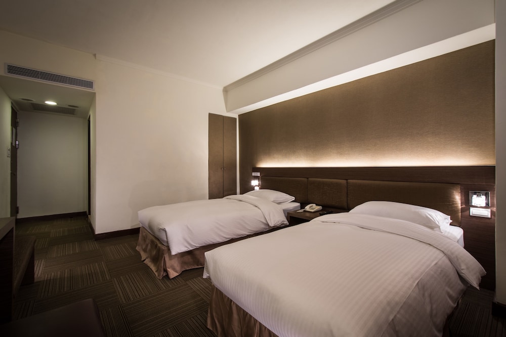 Green World New World Hotel 16/40