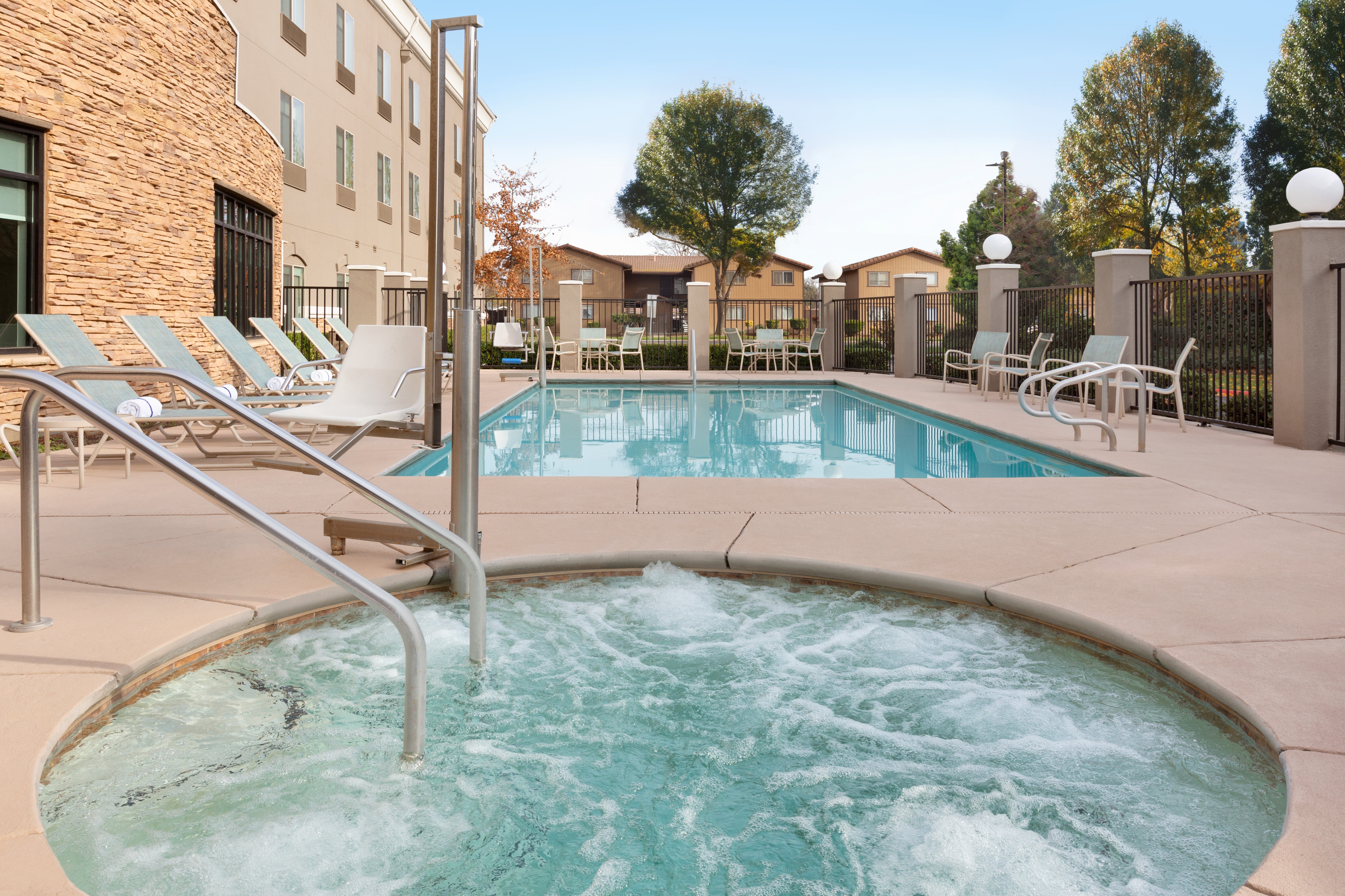 Holiday Inn Express Hotel And Suites Merced 41/52