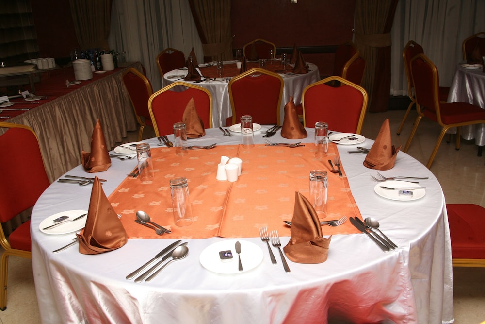 Summerdale Inn 25/32