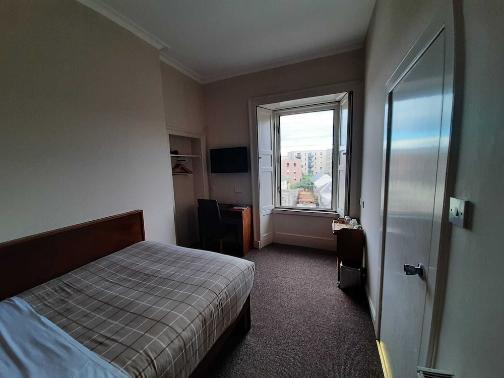 Adelphi Edinburgh Hotel 9/43