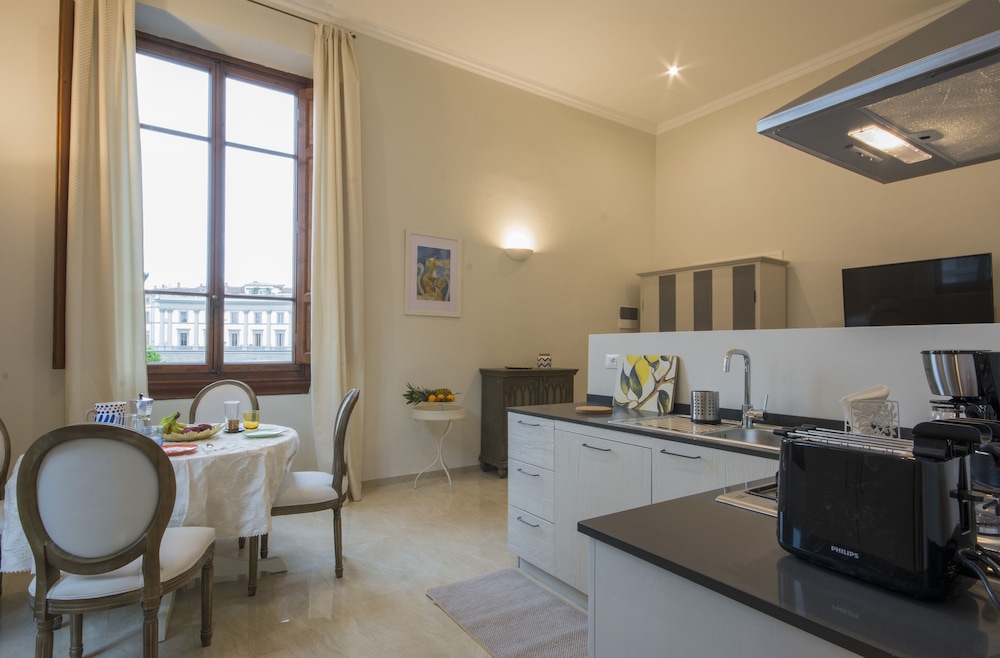 Iris Apartments 17/25