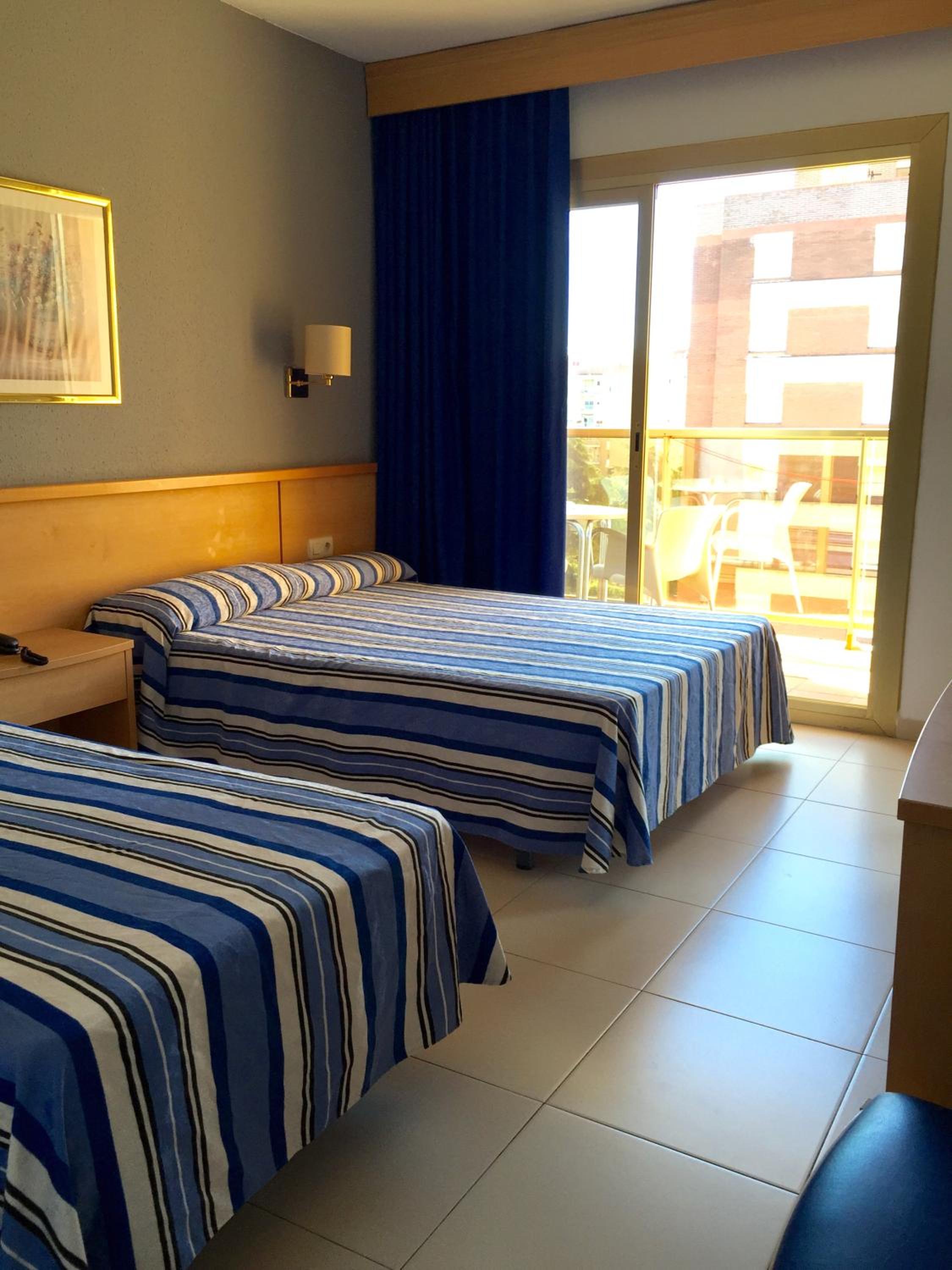 ROOM, QUADRUPLE