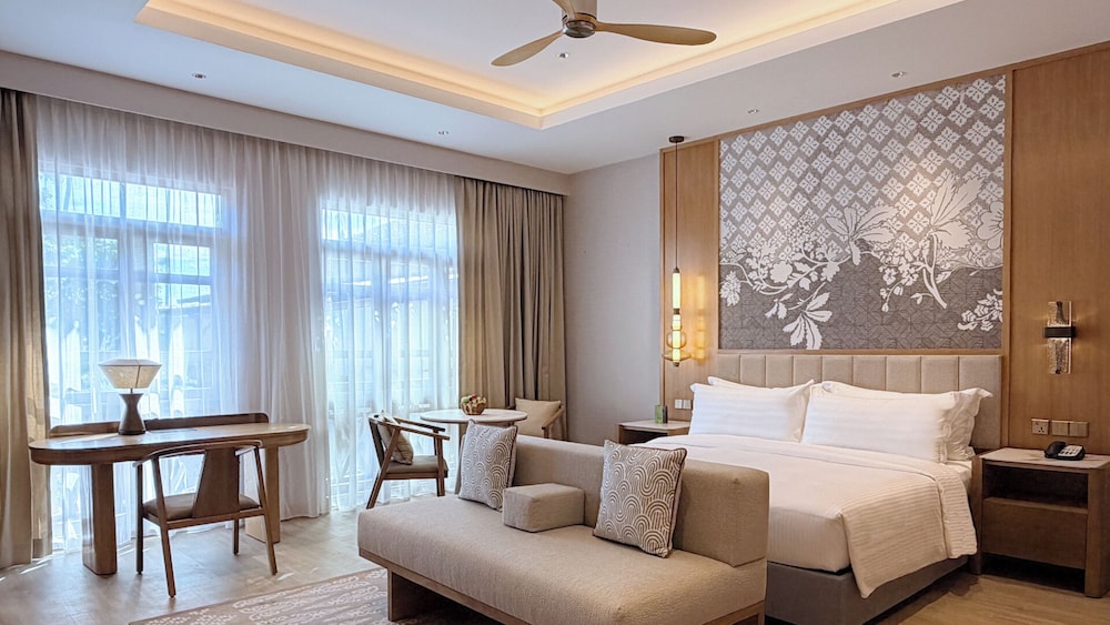 2 Bedrooms, Pelangi, Suite, 1 King and 1 Single Beds 5/10