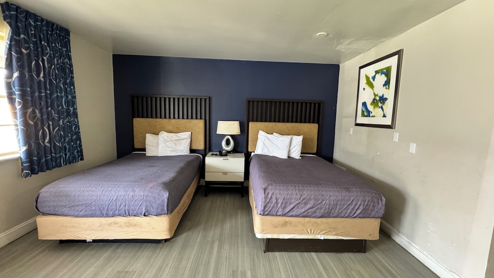 Economy 7 Inn Hampton W Pembroke 25/64