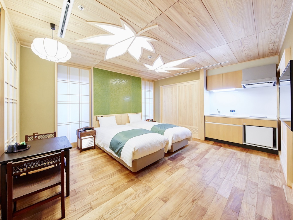 Sunrise Suites 6/35