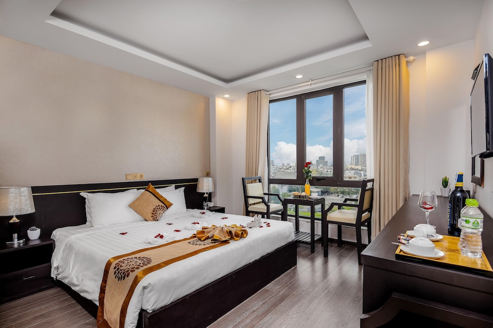 SUPERIOR, KING BED, GARDEN VIEW