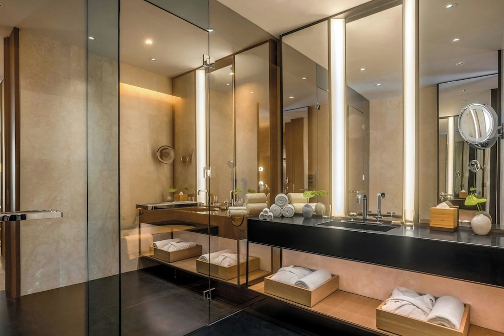 غرفة ديلوكس بسريرين مزدوجين بإطلالة على المدينة، The Bulgari Hotel Beijing 4/6