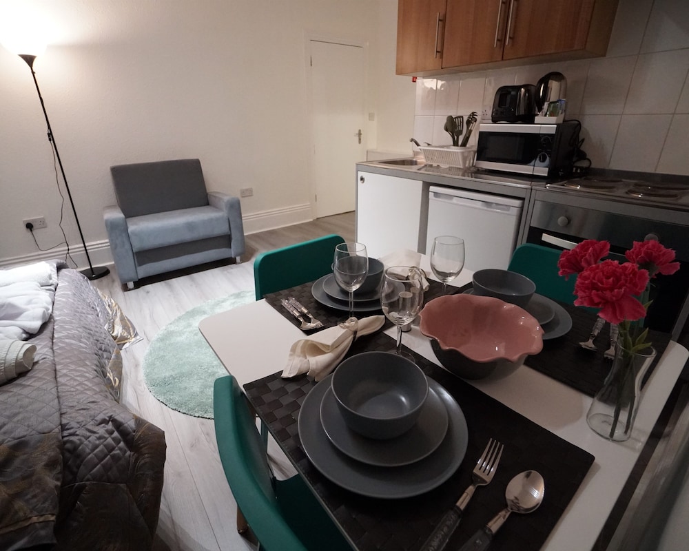 London Queens Apartments 32/50