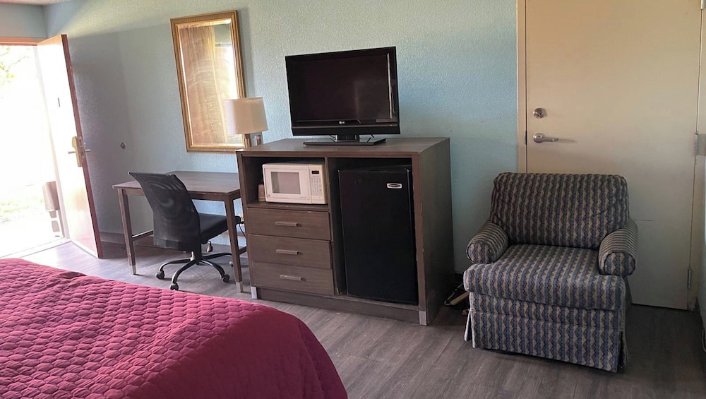 Mayfair Inn Williamston Hwy 64 35/50