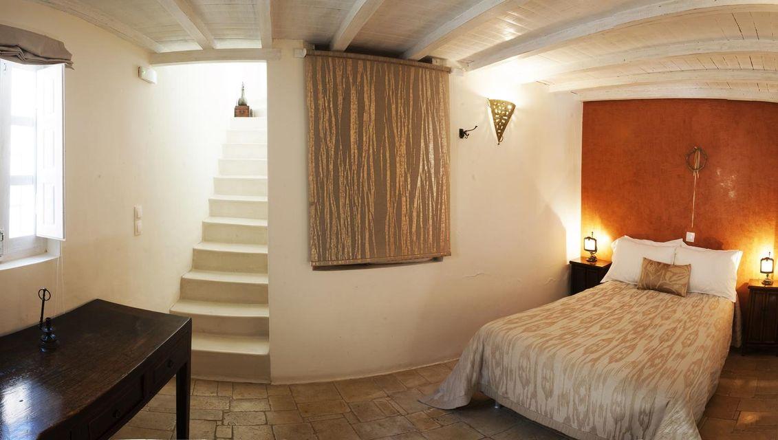 Mezzanine, Studio