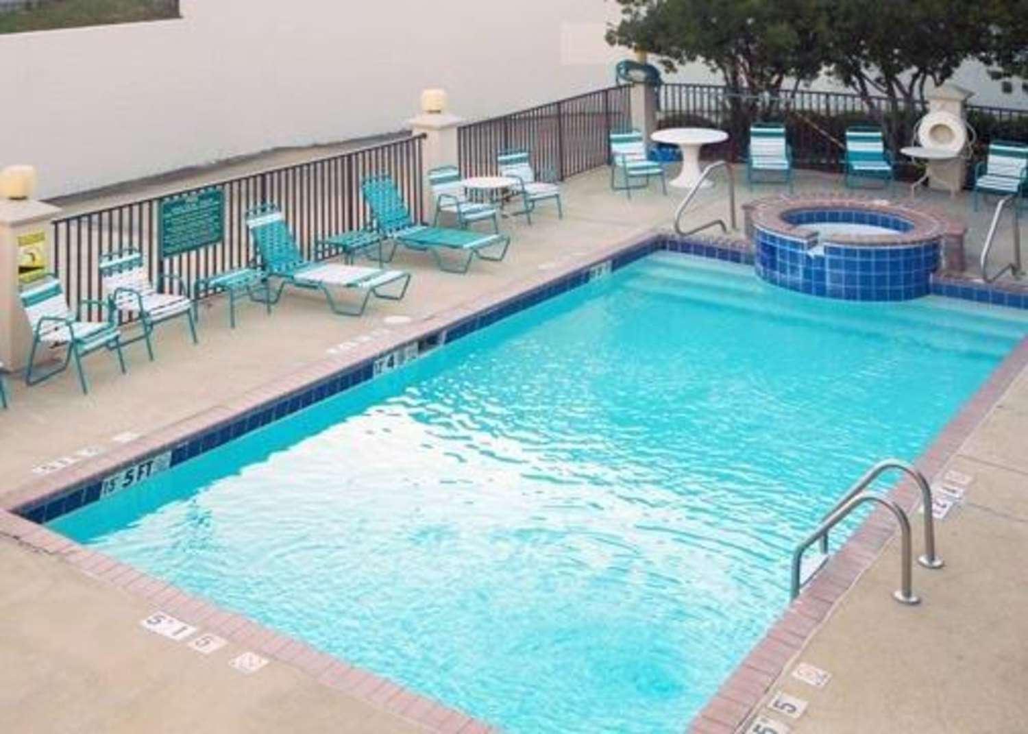 Quality Inn & Suites Clinton - Jackson West 19/28